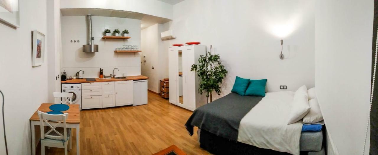 Pool And Garage Old Town Apartment มาลากา ภายนอก รูปภาพ