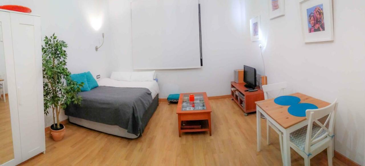 Pool And Garage Old Town Apartment มาลากา ภายนอก รูปภาพ
